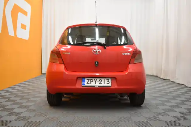 Punainen Viistoperä, Toyota Yaris – ZPY-213