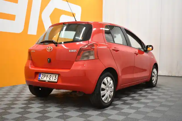 Punainen Viistoperä, Toyota Yaris – ZPY-213