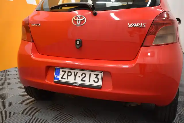 Punainen Viistoperä, Toyota Yaris – ZPY-213