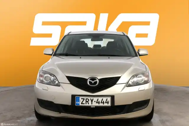 Beige Viistoperä, Mazda 3 – ZRY-444