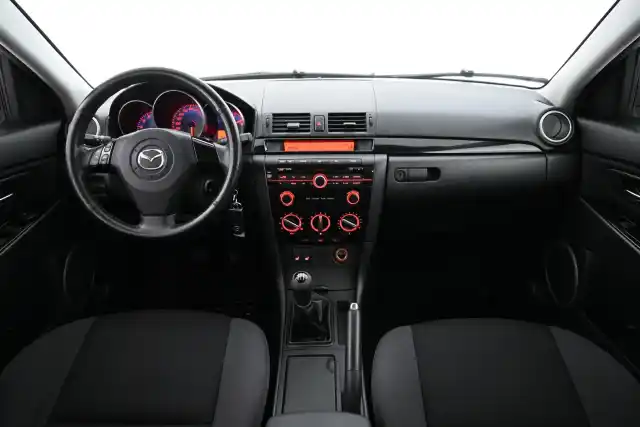 Beige Viistoperä, Mazda 3 – ZRY-444