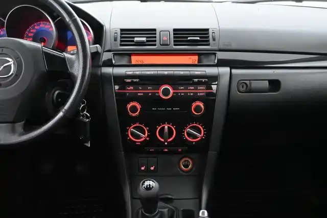 Beige Viistoperä, Mazda 3 – ZRY-444