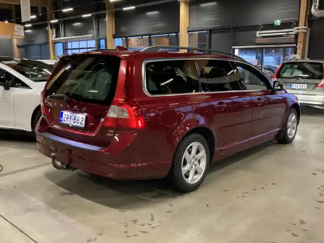 Punainen Farmari, Volvo V70 – ZRY-882