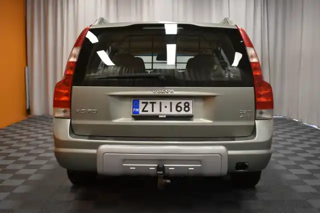 Vihreä Farmari, Volvo XC70 – ZTI-168