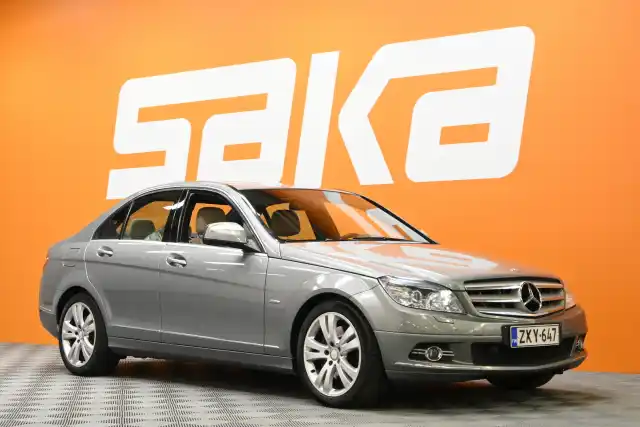 Harmaa Sedan, Mercedes-Benz C – ZXY-647