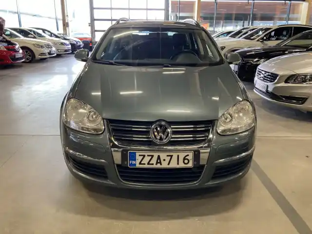 Vihreä Farmari, Volkswagen Golf – ZZA-716