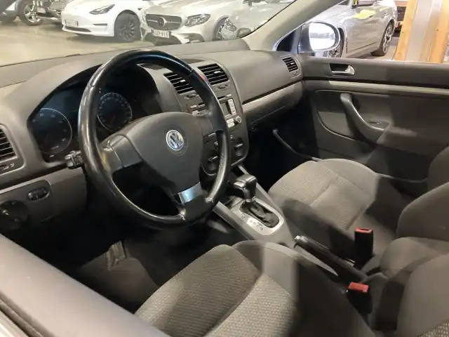 Vihreä Farmari, Volkswagen Golf – ZZA-716