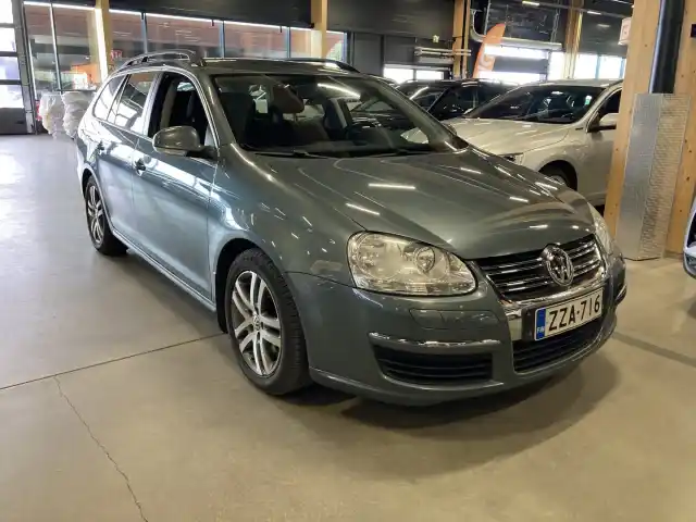 Vihreä Farmari, Volkswagen Golf – ZZA-716