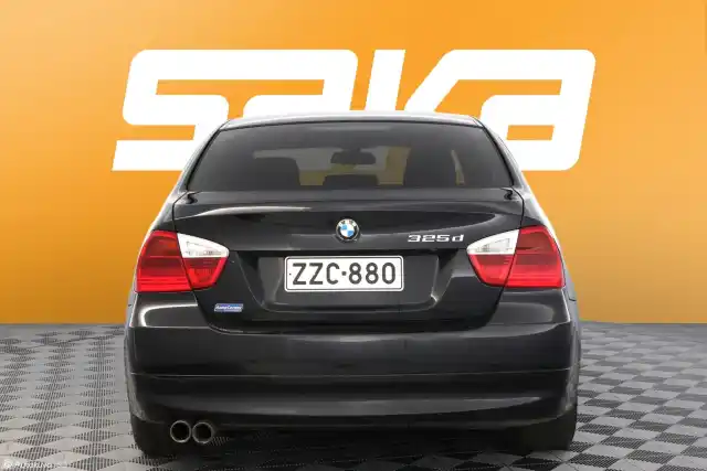 Musta Sedan, BMW 325 – ZZC-880