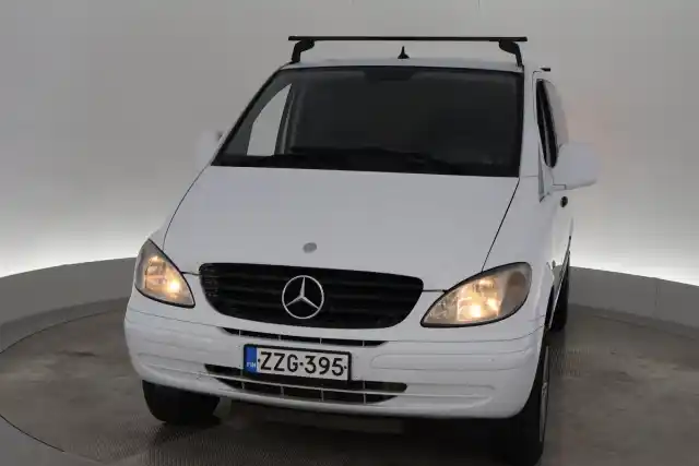 Valkoinen Pakettiauto, Mercedes-Benz Vito – ZZG-395