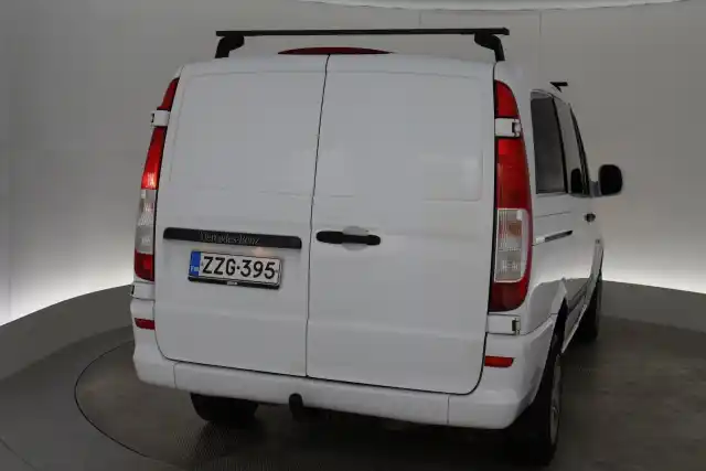 Valkoinen Pakettiauto, Mercedes-Benz Vito – ZZG-395